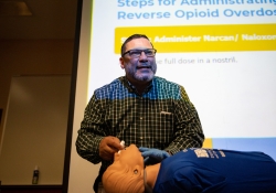 Enero 7, 2019 — State Senator Art Haywood and State Representative Chris Rabb co-hosted an event to allow constituents to learn about Narcan nasal spray and how to save someone from an opioid overdose.
