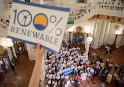 Junio 19, 2019:  Senator Haywood joins hundreds of Pennsylvanians to call for 100% renewable energy in Pennsylvania.