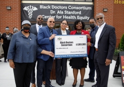 Mayo 16, 2022 – Senator Art Haywood, Senator Vincent Hughes , and House Democratic Leader Joanna McClinton hosted a check presentation and press conference at the Dr. Ala Stanford Center for Health Equity (ASHE) in Philadelphia. They presented a $2.8 million check to the Pennsylvania School-Based Health Alliance for behavioral health services in school-based health centers and a $1 million check to the Black Doctors Consortium for health programs assistance and continued growth.