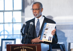 Diciembre 2, 2019 – Senator Art Haywood (D-Montgomery/Philadelphia) joined local elected officials for a dual event focused on economic justice: Senator Haywood announced the People’s Budget and the completion of the Poverty Report at the Johnson House Historic Site in Germantown.