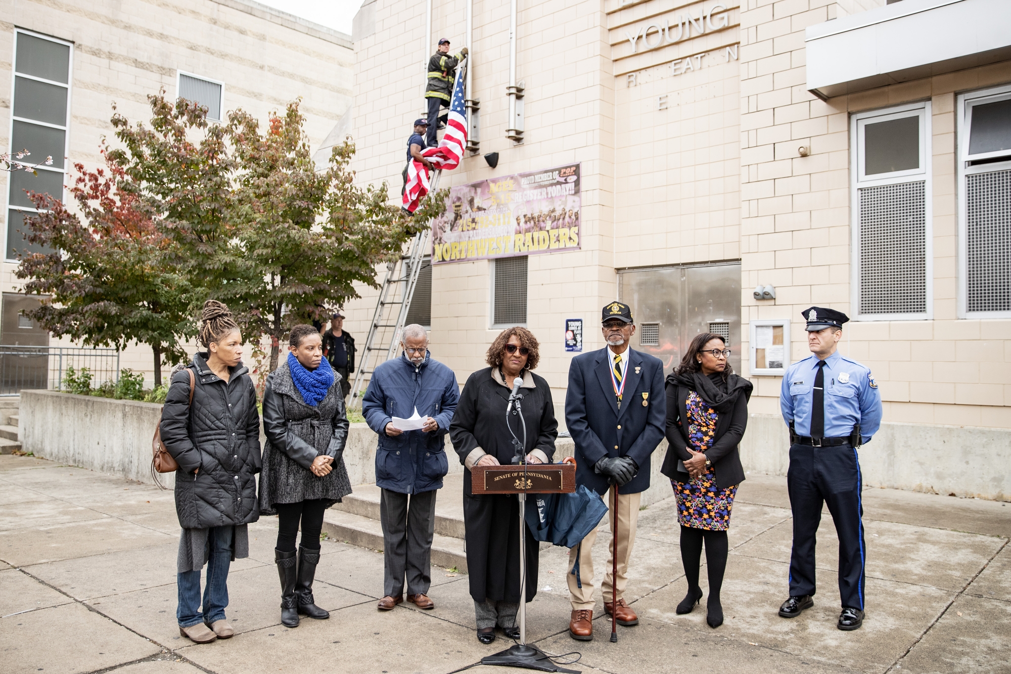 Noviembre 9, 2018: In honor of Veterans Day, Senator Haywood held a ceremony to raise the flag at Lonnie Young Recreation Center and to pay tribute to our veterans.