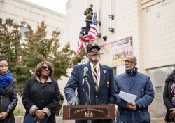 Noviembre 9, 2018: In honor of Veterans Day, Senator Haywood held a ceremony to raise the flag at Lonnie Young Recreation Center and to pay tribute to our veterans.